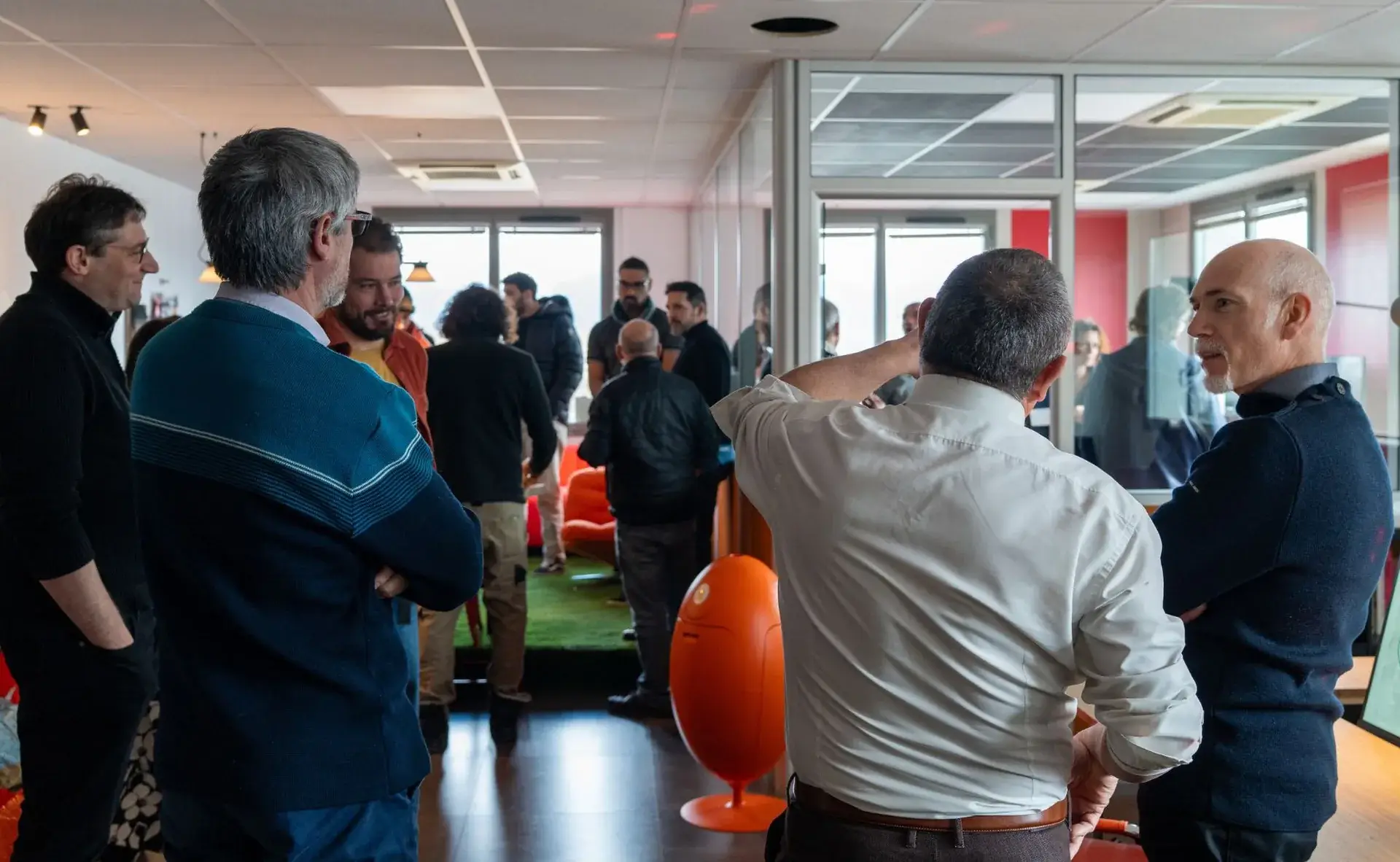 Réunion de l'équipe Arkeom dans les locaux de l'agence d'ingénierie à Grenoble