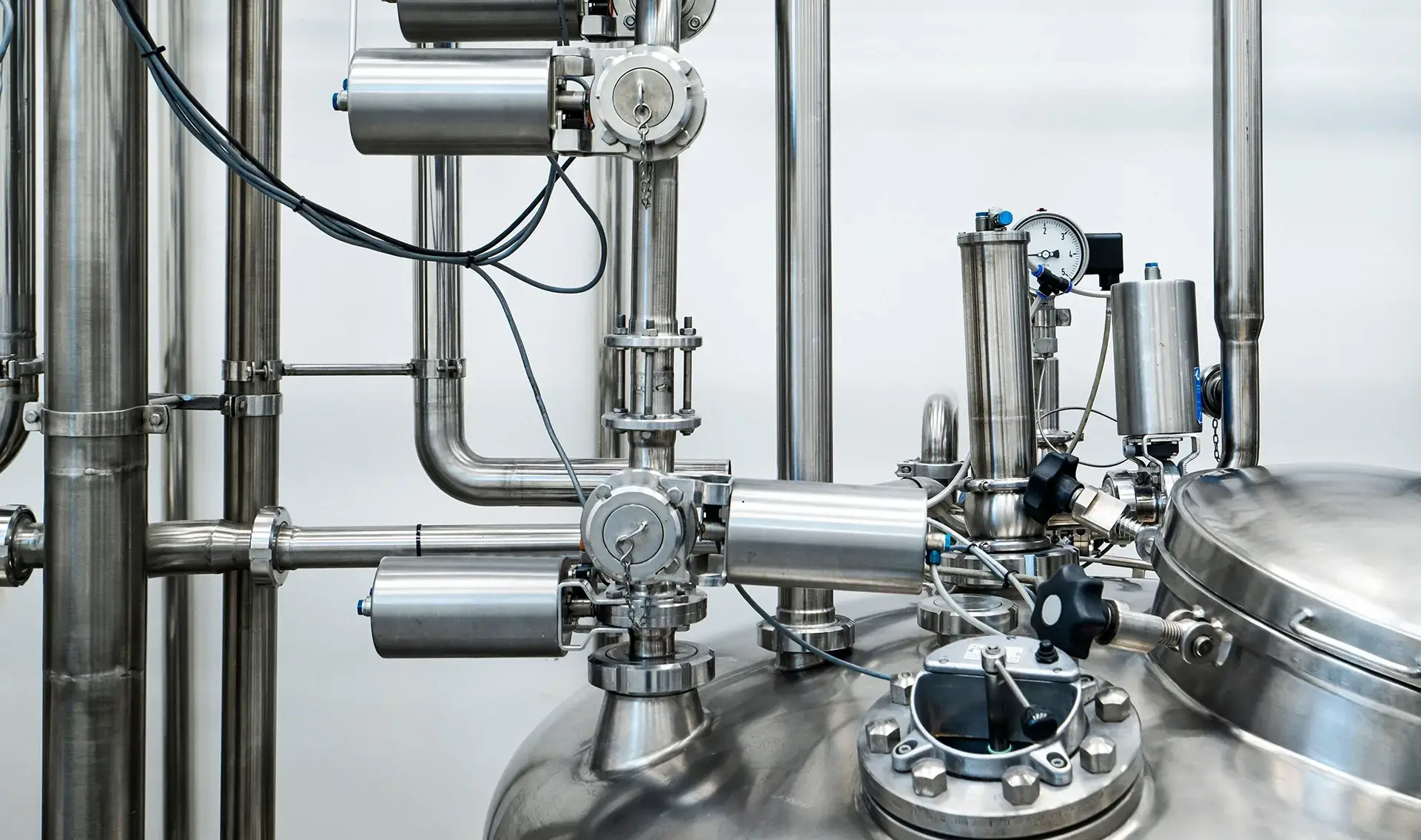 arkeom-expertise-process-tuyauterie-inox-raccordement-industriel