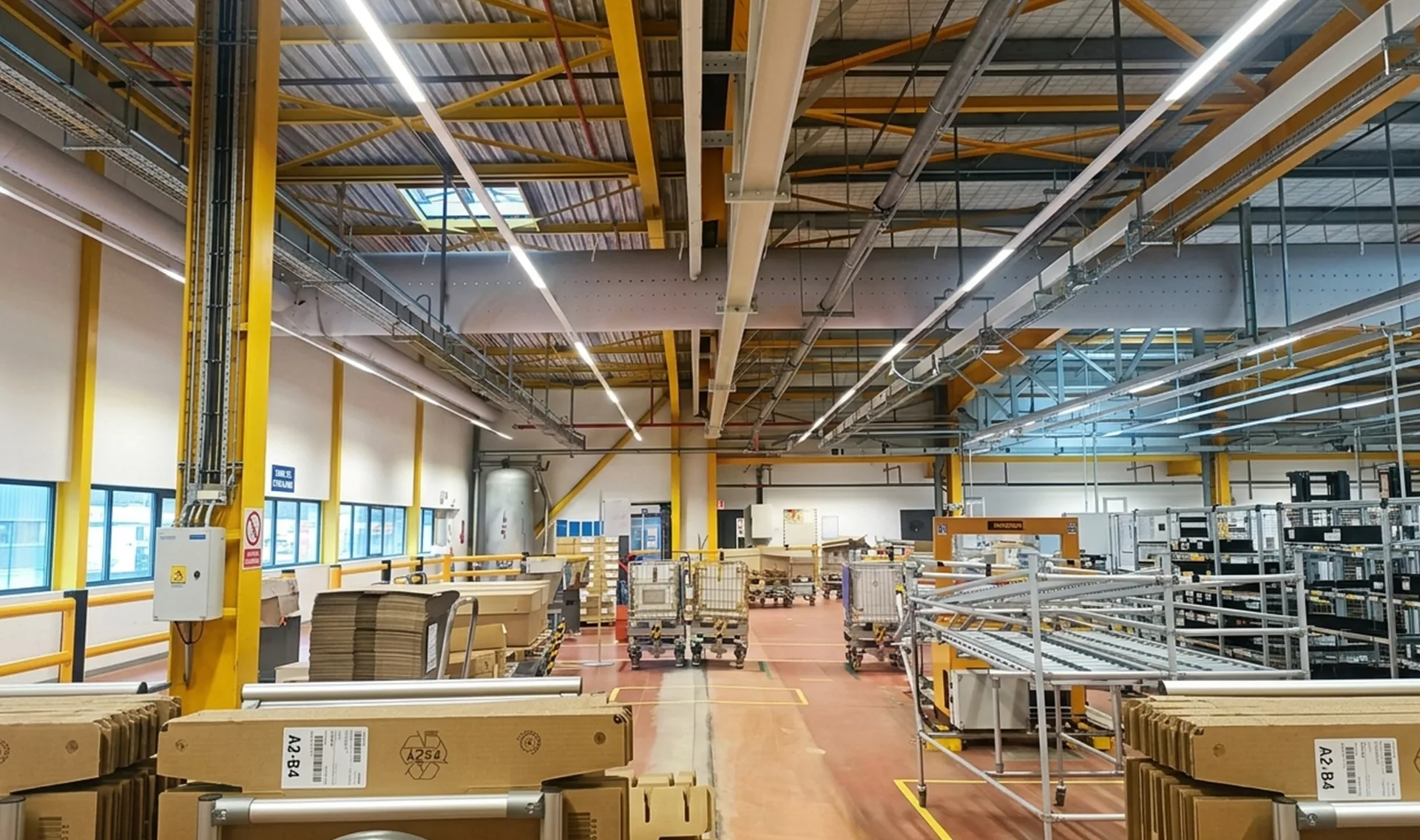 Réhabilitation de toiture sur site industriel en activité avec échafaudages périmétriques, maîtrise d'oeuvre Arkeom